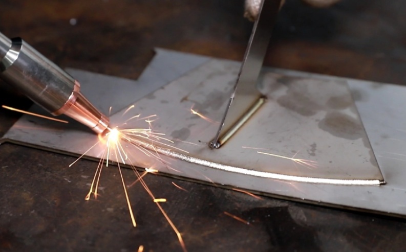 IPG光纖激光焊接源與銳科對比分析