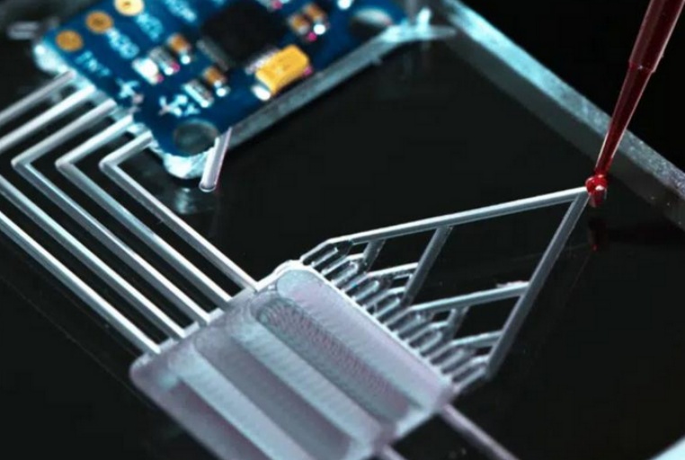 塑料激光焊接機含安裝調(diào)試報價（激光焊機一臺多少錢）