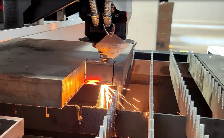 小幅面激光切割機(jī)與自動上料機(jī)械手聯(lián)動方案