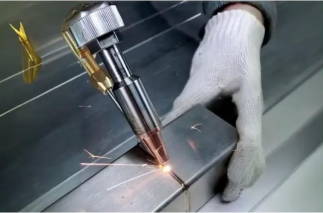 光纖激光焊接機設(shè)備交付與調(diào)試全記錄