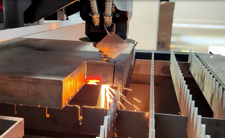 鋁基板機(jī)在車規(guī)電子與照明鋁基板的場景對比